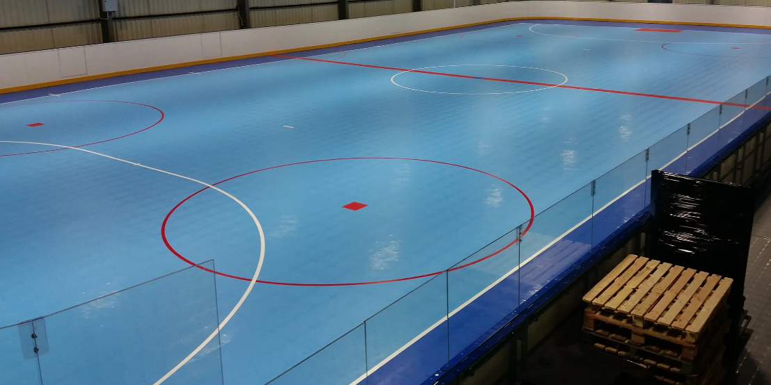 venkovní sportovní povrch na hokejbal a inline hokej